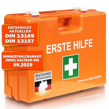 KARAT Mittlere Erste Hilfe Kasten für Betriebe & Heim DIN 13169:2021 gefüllt inkl. Wandhalterung | 1 Hilfe Verbandkasten Set für Büros und Gastro, Notfallbox bis 100 Mitarbeiter (32x22x13 cm)